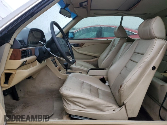 1988 Mercedes-Benz 560 with VIN WDBCA45D9JA411517, listed as a Copart auction lot 46978105 with 298,725 mi miles and Clean Title. Bid and sale history available at DreamBid. Image 7.