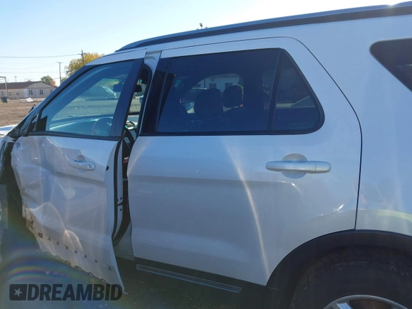 2016 Ford Explorer XLT with VIN 1FM5K8D84GGA22479, listed as a IAAI auction lot 40645958 with 127,482 mi miles and . Bid and sale history available at carsss.com. Image 14.