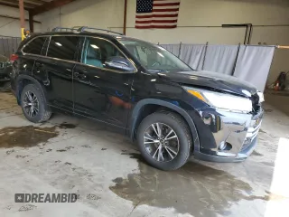 2018 Toyota Highlander LE с VIN 5TDBZRFH6JS834630, выставлен на аукционе Copart как лот 59680915 с пробегом 93 904 миль миль и Списание • Salvage title. История ставок и продаж доступна на DreamBid. Изображение 4.