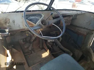 1963 Chevrolet Chevy Van z VIN 3P255N112257, wystawiony jako Copart lot #47897885 z przebiegiem 75 209 mil mil oraz Czysty tytuł • Clean title. Historia ofert i sprzedaży dostępna na DreamBid. Obrazek 8.