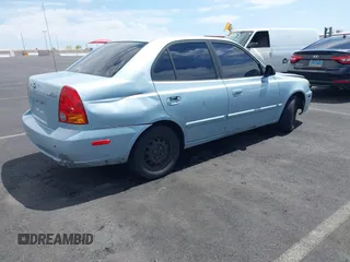 2005 Hyundai Accent GLS z VIN KMHCG45C85U591452, wystawiony jako IAAI lot #42114303 z przebiegiem 173 832 mil mil oraz . Historia ofert i sprzedaży dostępna na DreamBid. Obrazek 4.