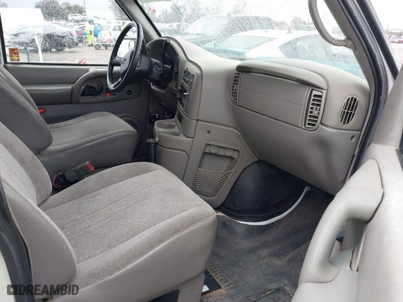 2004 Chevrolet Astro Cargo Van with VIN 1GCDM19X54B119765, listed as a IAAI auction lot 41777564 with 162,810 mi miles. Bid and sale history available at carsss.com. Image 5.
