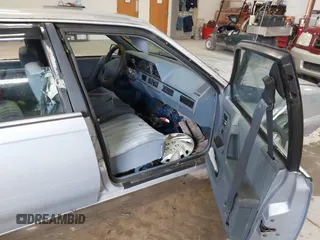 1994 Oldsmobile Cutlass Ciera S z VIN 1G3AG55M1R6384518, wystawiony jako IAAI lot #41714821 z przebiegiem 108 397 mil mil oraz . Historia ofert i sprzedaży dostępna na DreamBid. Obrazek 5.