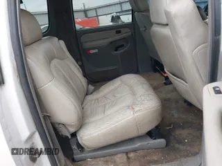 2001 Chevrolet Suburban LS with VIN 1GNFK16TX1J171899, listed as a IAAI auction lot 41394260 with 263,120 mi miles. Bid and sale history available at carsss.com. Image 8.