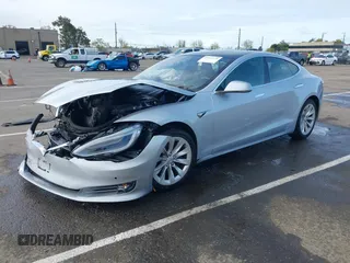 2018 Tesla Model S 75D with VIN 5YJSA1E2XJF287825, listed as a IAAI auction lot 41912116 with Not Provided miles and . Bid and sale history available at DreamBid. Image 18.