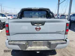 2023 Nissan Frontier Pro-4X z VIN 1N6ED1EKXPN641323, wystawiony jako IAAI lot #42227180 z przebiegiem 25 199 mil mil oraz . Historia ofert i sprzedaży dostępna na DreamBid. Obrazek 16.