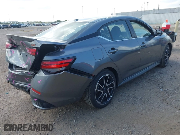 2025 Nissan Sentra SR z VIN 3N1AB8DV6SY307980, wystawiony jako IAAI lot #42548422 z przebiegiem 5 164 mil mil oraz . Historia ofert i sprzedaży dostępna na DreamBid. Obrazek 4.