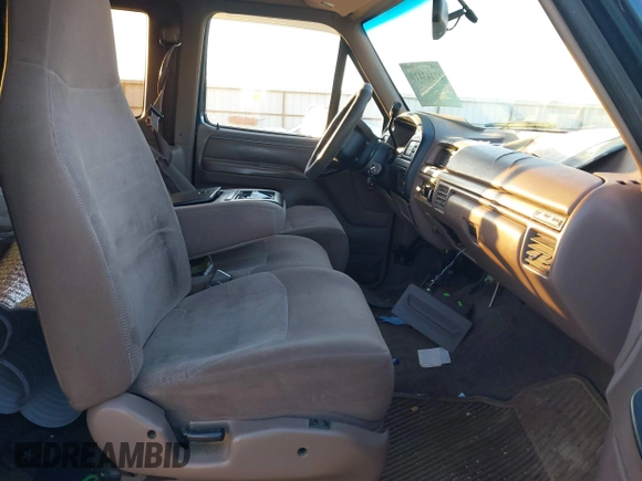 1995 Ford F-150 z VIN 1FTEX14H7SKA83280, wystawiony jako IAAI lot #41443410 z przebiegiem 334 830 mil mil oraz . Historia ofert i sprzedaży dostępna na DreamBid. Obrazek 5.