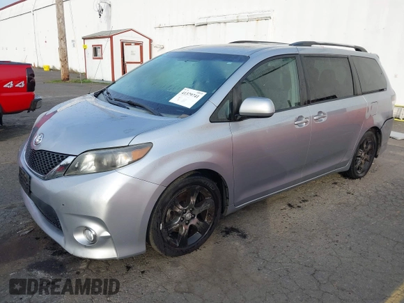 2011 Toyota Sienna SE with VIN 5TDXK3DC4BS070311, listed as a IAAI auction lot 41379741 with 138,589 mi miles. Bid and sale history available at carsss.com. Image 21.