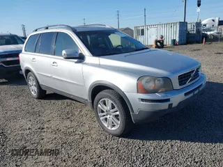 2007 Volvo XC90 I6 with VIN YV4CZ982271380814, listed as a IAAI auction lot 42012089 with 177,638 mi miles. Bid and sale history available at carsss.com. Image 1.