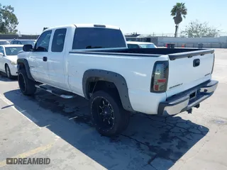 2004 Chevrolet Silverado 1500 Work Truck with VIN 2GCEC19V541248594, listed as a IAAI auction lot 41989404 with 257,328 mi miles. Bid and sale history available at carsss.com. Image 3.