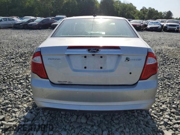 2010 Ford Fusion Hybrid z VIN 3FADP0L31AR150886, wystawiony jako Copart lot #57517255 z przebiegiem 170 137 mil mil oraz Szkoda całkowita • Salvage title. Historia ofert i sprzedaży dostępna na DreamBid. Obrazek 6.