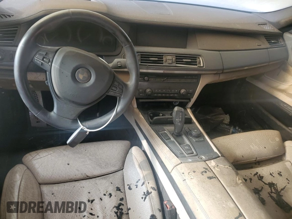 2011 BMW 7 Series 750Li z VIN WBAKB8C52BCY65687, wystawiony jako Copart lot #52441335 z przebiegiem Nie podano mil oraz Nie do naprawy • Non repairable. Historia ofert i sprzedaży dostępna na DreamBid. Obrazek 8.