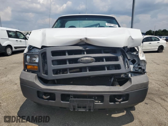 2005 Ford F-250 XL с VIN 1FTNF20575EB70989, выставлен на аукционе Copart как лот 61671485 с пробегом 126 995 миль миль и Чистый • Clean title. История ставок и продаж доступна на DreamBid. Изображение 5.