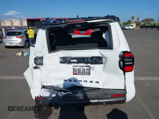 2025 Toyota 4Runner с VIN JTEVA5AR4S5001683, выставлен на аукционе IAAI как лот 42164482 с пробегом 82 миль миль и . История ставок и продаж доступна на DreamBid. Изображение 17.