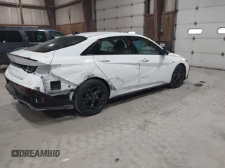 2025 Hyundai Elantra N Line z VIN KMHLR4DF6SU867998, wystawiony jako IAAI lot #41814806 z przebiegiem 4 892 mil mil oraz . Historia ofert i sprzedaży dostępna na DreamBid. Obrazek 4.