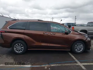 2022 Toyota Sienna XLE with VIN 5TDJRKEC4NS096017, listed as a IAAI auction lot 41708210 with 50,942 mi miles. Bid and sale history available at carsss.com. Image 13.