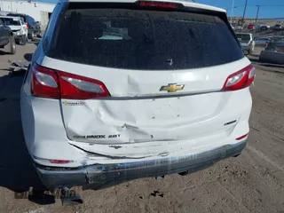2018 Chevrolet Equinox Premier with VIN 3GNAXNEX3JS605358, listed as a IAAI auction lot 41291177 with 116,789 mi miles. Bid and sale history available at carsss.com. Image 6.