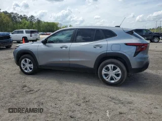 2025 Chevrolet Trax LS with VIN KL77LFEP6SC125131, listed as a Copart auction lot 50564795 with 9,460 mi miles and Salvage Title. Bid and sale history available at DreamBid. Image 2.