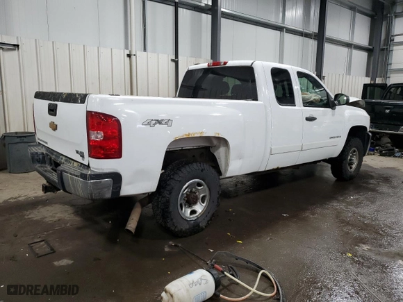 2008 Chevrolet Silverado 2500HD LT w/2LT with VIN 1GCHK29K28E100273, listed as a Copart auction lot 48562445 with 174,944 mi miles and Salvage Title. Bid and sale history available at carsss.com. Image 3.