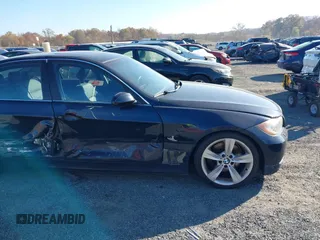 2006 BMW 3 Series 330i z VIN WBAVB33536AZ86617, wystawiony jako IAAI lot #40736005 z przebiegiem 139 015 mil mil oraz . Historia ofert i sprzedaży dostępna na DreamBid. Obrazek 14.