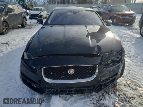 2017 Jaguar XE 25t z VIN SAJAR4BG0HA977089, wystawiony jako Copart lot #42063545 z przebiegiem 118 209 mil mil oraz Czysty tytuł • Clean title. Historia ofert i sprzedaży dostępna na DreamBid. Obrazek 5.