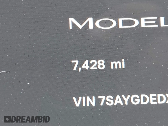 2024 Tesla Model Y z VIN 7SAYGDEDXRF032666, wystawiony jako IAAI lot #42373033 z przebiegiem 7 428 mil mil oraz . Historia ofert i sprzedaży dostępna na DreamBid. Obrazek 16.