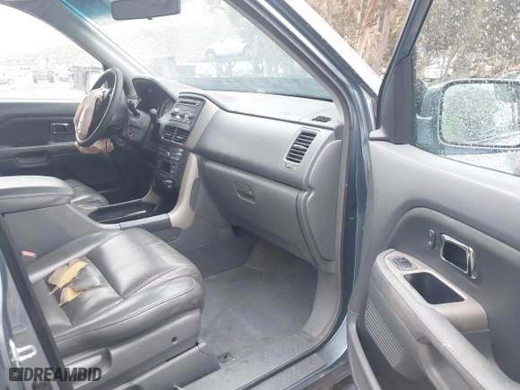 2006 Honda Pilot EX-L with VIN 2HKYF18506H503658, listed as a IAAI auction lot 41744963 with 215,575 mi miles. Bid and sale history available at carsss.com. Image 5.