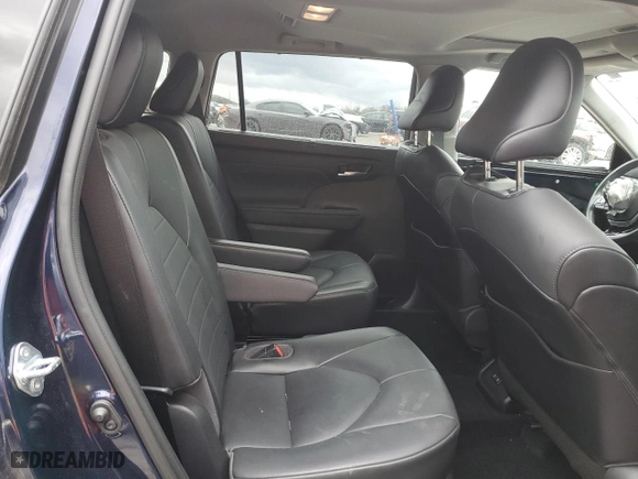 2021 Toyota Highlander XLE with VIN 5TDHZRAHXMS523935, listed as a Copart auction lot 47992635 with 50,094 mi miles and Clean Title. Bid and sale history available at carsss.com. Image 11.