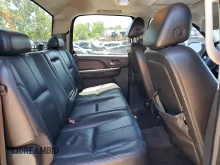 2007 GMC Sierra Denali z VIN 2GTEK638271695441, wystawiony jako Copart lot #57861314 z przebiegiem 233 123 mil mil oraz Szkody całkowita. Historia ofert i sprzedaży dostępna na DreamBid. Obrazek 10.