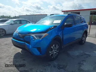 2017 Toyota RAV4 LE z VIN JTMZFREV4HJ112174, wystawiony jako IAAI lot #40311487 z przebiegiem 94 082 mil mil oraz . Historia ofert i sprzedaży dostępna na DreamBid. Obrazek 17.