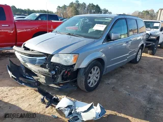 2014 Chrysler Town & Country Touring with VIN 2C4RC1BG1ER204558, listed as a IAAI auction lot 41100287 with 176,107 mi miles. Bid and sale history available at carsss.com. Image 17.
