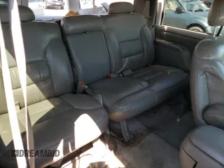 1998 GMC Suburban z VIN 3GKFK16R0WG502287, wystawiony jako Copart lot #62323314 z przebiegiem 181 638 mil mil oraz Szkody całkowita. Historia ofert i sprzedaży dostępna na DreamBid. Obrazek 11.