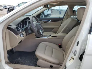 2012 Mercedes-Benz C 300 Sport с VIN WDDGF8BB7CR209364, выставлен на аукционе Copart как лот 55526085 с пробегом 119 461 миль миль и Списание • Salvage title. История ставок и продаж доступна на DreamBid. Изображение 7.