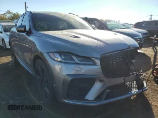 2021 Jaguar F-Pace SVR z VIN SADCZ2EEXMA675362, wystawiony jako Copart lot #64058462 z przebiegiem 9 563 mil mil oraz . Historia ofert i sprzedaży dostępna na DreamBid. Obrazek 1.