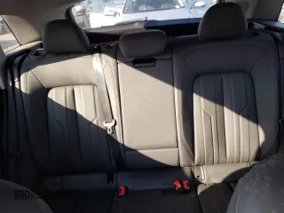 2019 Audi e-tron Premium Plus z VIN WA1LAAGEXKB011980, wystawiony jako Copart lot #44631595 z przebiegiem 68 699 mil mil oraz Szkoda całkowita • Salvage title. Historia ofert i sprzedaży dostępna na DreamBid. Obrazek 10.