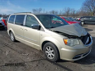 2011 Chrysler Town & Country Touring z VIN 2A4RR5DG6BR655235, wystawiony jako IAAI lot #41811240 z przebiegiem 244 399 mil mil oraz . Historia ofert i sprzedaży dostępna na DreamBid. Obrazek 1.