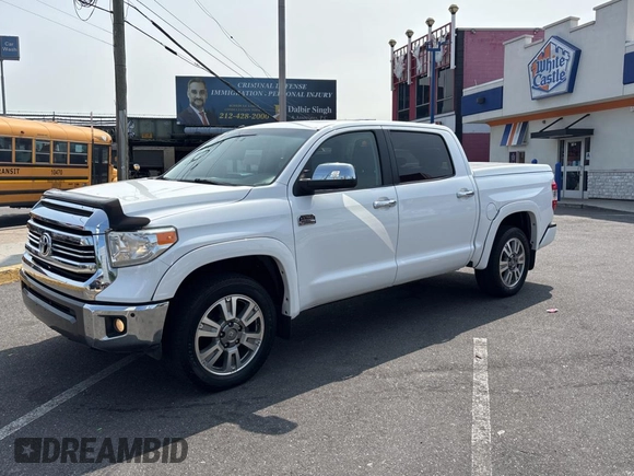 2016 Toyota Tundra Platinum z VIN 5TFGW5F12GX198415, wystawiony jako Copart lot #59492555 z przebiegiem 28 731 mil mil oraz Czysty tytuł • Clean title. Historia ofert i sprzedaży dostępna na DreamBid. Obrazek 2.