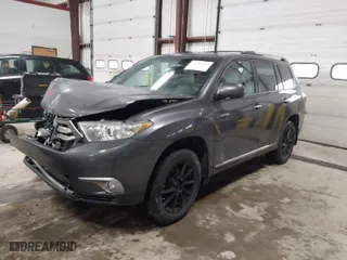 2013 Toyota Highlander Limited with VIN 5TDDK3EH3DS239217, listed as a IAAI auction lot 41731207 with 109,233 mi miles. Bid and sale history available at carsss.com. Image 2.