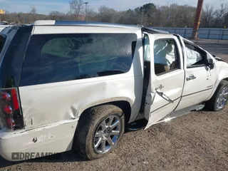 2011 GMC Yukon XL Denali with VIN 1GKS1MEFXBR362527, listed as a IAAI auction lot 41342493 with 227,251 mi miles. Bid and sale history available at carsss.com. Image 17.