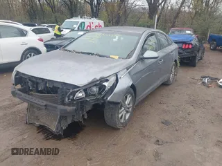 2017 Hyundai Sonata 2.4L z VIN 5NPE24AF1HH520605, wystawiony jako IAAI lot #40844185 z przebiegiem 178 208 mil mil oraz . Historia ofert i sprzedaży dostępna na DreamBid. Obrazek 2.
