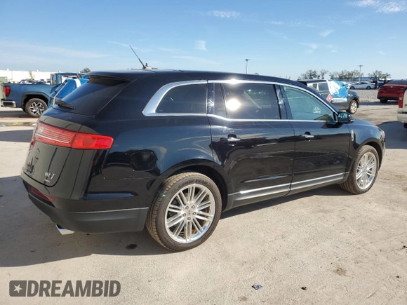 2016 Lincoln MKT EcoBoost z VIN 2LMHJ5AT9GBL02840, wystawiony jako Copart lot #47504655 z przebiegiem 67 245 mil mil oraz Szkody całkowita. Historia ofert i sprzedaży dostępna na DreamBid. Obrazek 3.