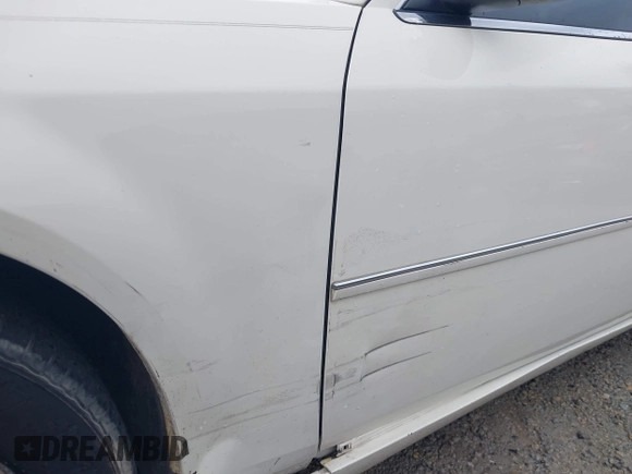 2005 Chrysler 300 with VIN 2C3JA63H25H686717, listed as a IAAI auction lot 41925750 with 230,196 mi miles. Bid and sale history available at carsss.com. Image 6.
