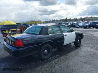 2001 Ford Crown Victoria Police Pkg Police Interceptor with VIN 2FAFP71W81X147404, listed as a IAAI auction lot 41932255 with 108,921 mi miles. Bid and sale history available at carsss.com. Image 4.