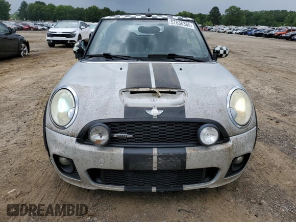 2011 MINI Convertible S z VIN WMWZP3C51BTX84117, wystawiony jako Copart lot #57636385 z przebiegiem 130 700 mil mil oraz Szkoda całkowita • Salvage title. Historia ofert i sprzedaży dostępna na DreamBid. Obrazek 5.