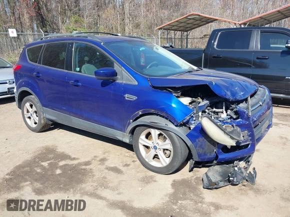 2013 Ford Escape SE with VIN 1FMCU9GX5DUB20394, listed as a IAAI auction lot 41889989 with 121,417 mi miles. Bid and sale history available at carsss.com. Image 1.