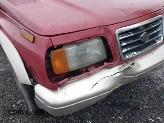 1996 Suzuki Sidekick z VIN JS3TD21V0T4107927, wystawiony jako IAAI lot #41249522 z przebiegiem 225 665 mil mil oraz . Historia ofert i sprzedaży dostępna na DreamBid. Obrazek 6.