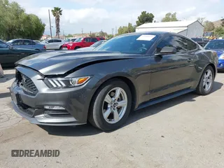 2017 Ford Mustang V6 z VIN 1FA6P8AM8H5336232, wystawiony jako IAAI lot #42089034 z przebiegiem 72 257 mil mil oraz . Historia ofert i sprzedaży dostępna na DreamBid. Obrazek 2.