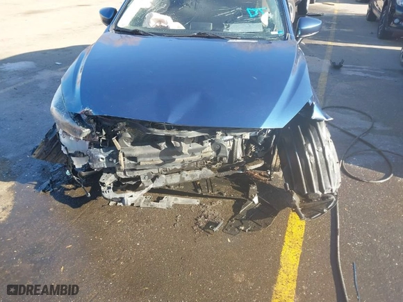 2018 Mazda Mazda3 4-Door Grand Touring with VIN 3MZBN1W38JM179689, listed as a IAAI auction lot 41305303 with 77,277 mi miles. Bid and sale history available at carsss.com. Image 6.
