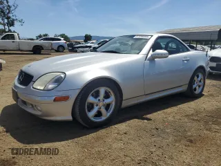 2004 Mercedes-Benz SLK 230/320 z VIN WDBKK65F54F299652, wystawiony jako Copart lot #57336085 z przebiegiem 98 452 mil mil oraz Szkody całkowita. Historia ofert i sprzedaży dostępna na DreamBid. Obrazek 1.